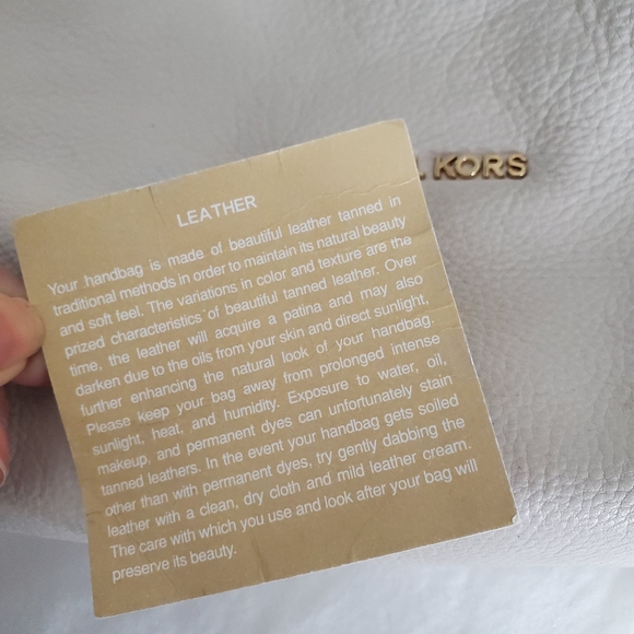 Michael Kors Bedford Tassel Shoulder Bag - Picture 3 of 8